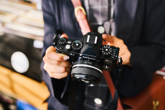 Nikon Z f + Nikkor Z 24-200 mm f/4-6.3 VR visuel fournisseur