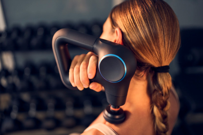 Theragun Prime Plus product in gebruik