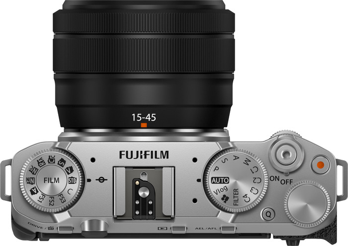 Fujifilm X-M5 Argent + XC 15-45 mm f/3.5-5.6 OIS PZ dessus