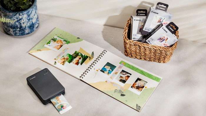 Canon SELPHY QX20 Black product in use