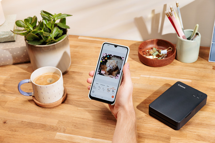 Canon SELPHY QX20 Black product in use