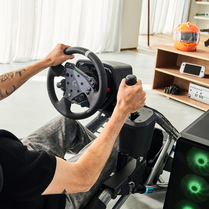 Logitech G RS Shifter & Handbrake Add-on product in gebruik