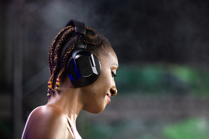 AlphaTheta HDJ-F10 product in gebruik