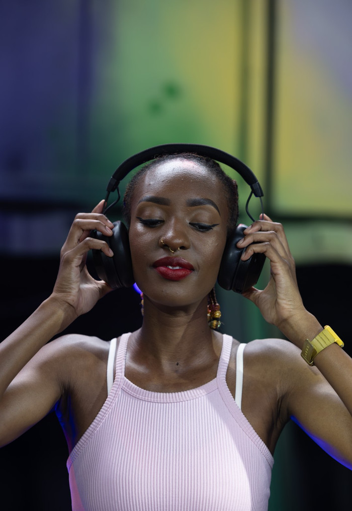 AlphaTheta HDJ-F10 product in gebruik