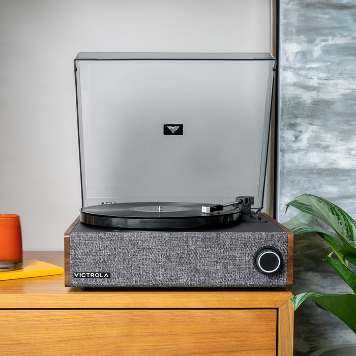 Victrola Eastwood LP Bruin product in gebruik