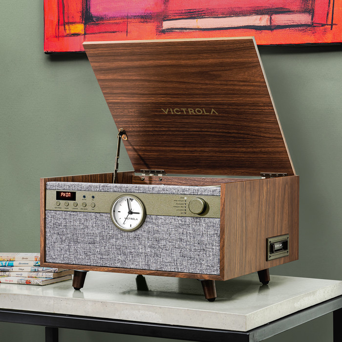 Victrola Century Signature Bruin product in gebruik