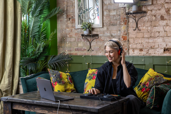 AlphaTheta DDJ-FLX2 visual supplier