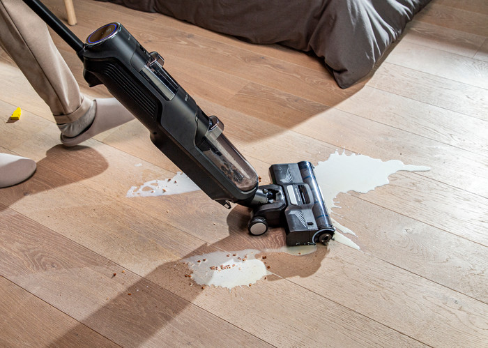 Rowenta X-Clean 4 GZ5037 product in use