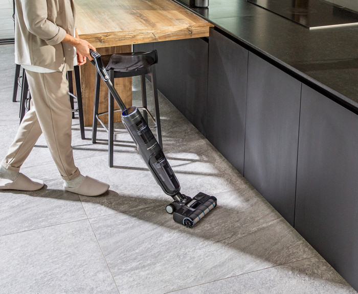 Rowenta X-Clean 4 GZ5037 product in use