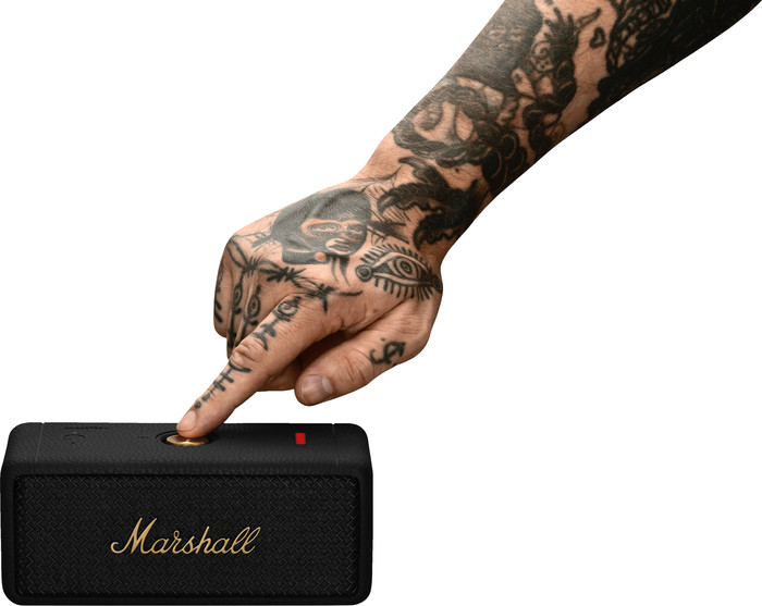 Marshall Emberton II BT Black & Brass Duo Pack product in gebruik