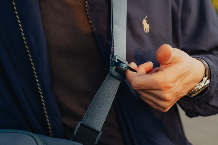 Peak Design Everyday Sling 6L Ocean product in gebruik