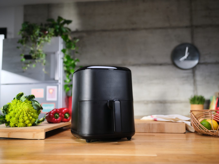 Moulinex Easy Fry Max EZ245320 product in use