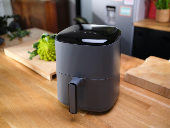 Moulinex Easy Fry Max EZ245320 product in use