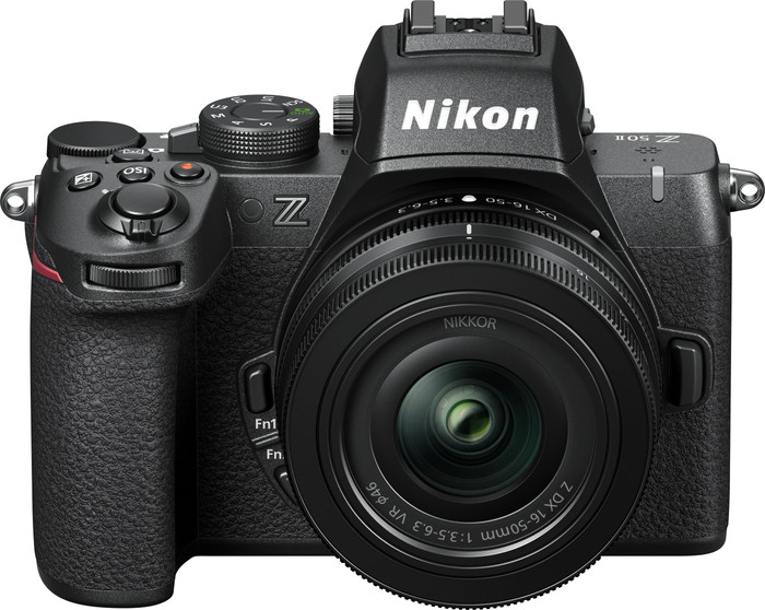 Nikon Z50 II + 16-50mm f/3.5-6.3 + 50-250mm f/4.5-6.3 voorkant