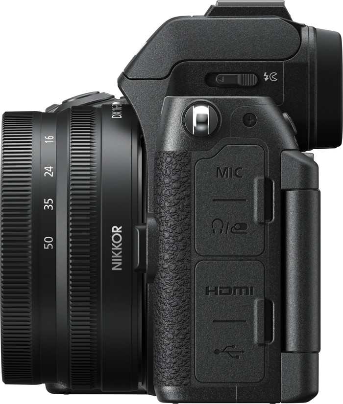 Nikon Z50 II + 16-50mm f/3.5-6.3 + 50-250mm f/4.5-6.3 rechterkant