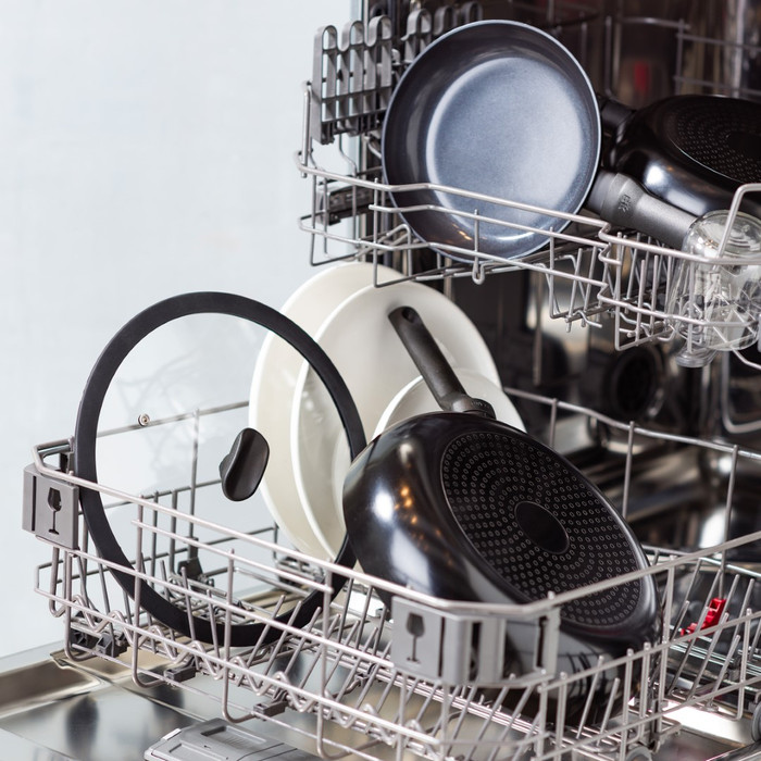 BK Enjoy Frying Pan Set 24cm + 28cm Black product in use