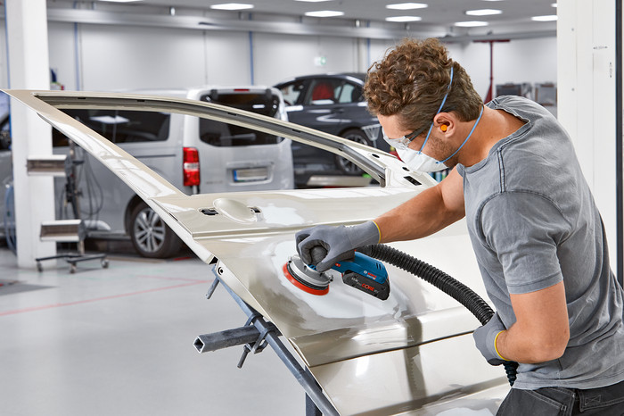 Bosch Professional GEX 18V-125 (without battery) product in use