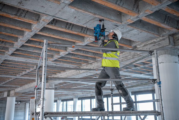 Bosch Professional GBH 18V-28 CF  (zonder accu) product in gebruik