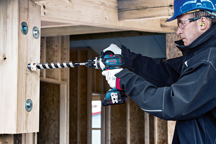 Bosch Professional GSR 18V-110 C 5,0 Ah GBA Accu (2x) Starterspakket product in gebruik