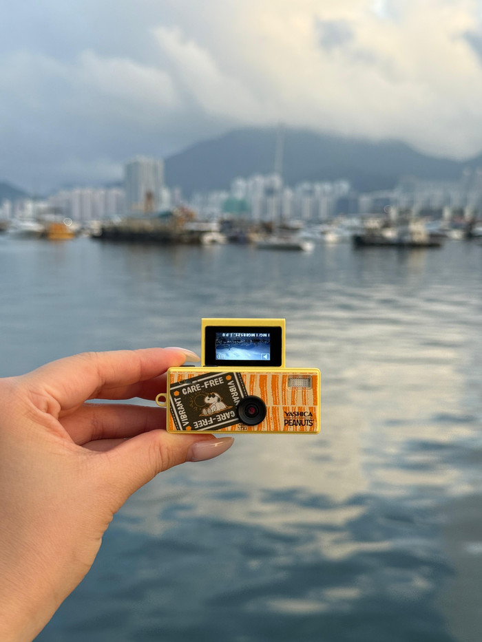 Yashica Funtastic Keychain Camera Peanuts Sweet Dreams Home product in gebruik