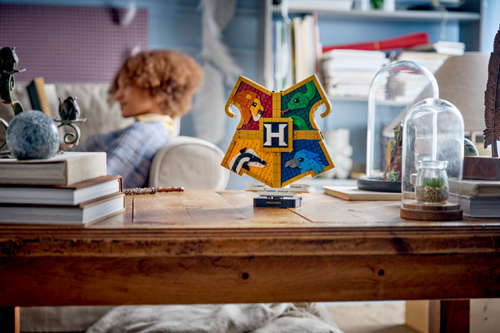 LEGO Harry Potter Zweinstein Afdelingswapen 76462 product in gebruik