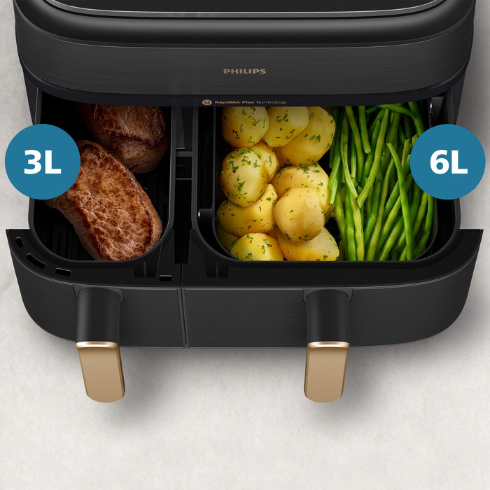 Philips 5000 Series Dual Basket NA552/00 product in use