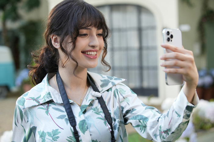 BOYA Mini Ultra-Mini Black (USB-C) product in use