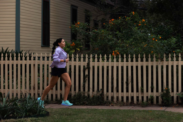 Garmin Forerunner 165 Music Black/Gray product in use