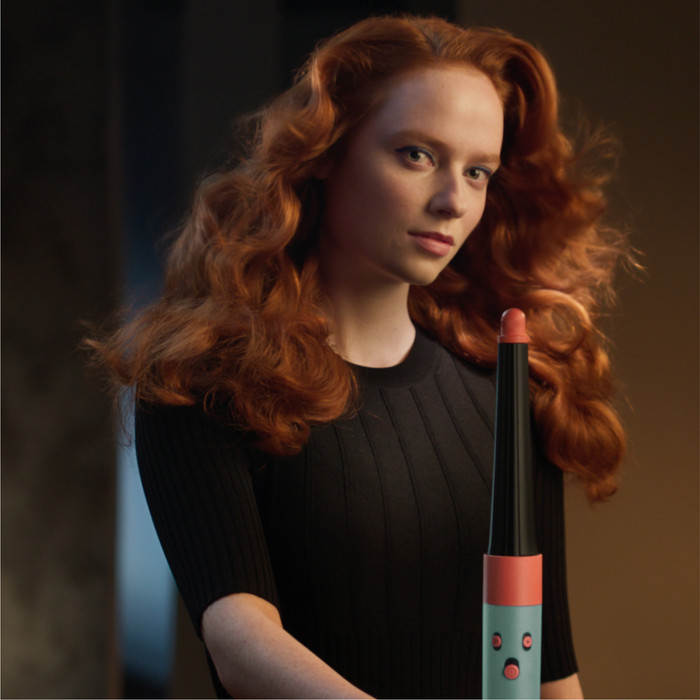 Dyson Airwrap i.d. Curly + Coily Céramique Patinée/Topaze produit à l'usage