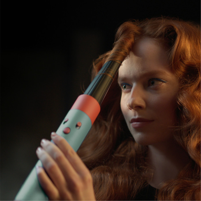 Dyson Airwrap i.d. Curly + Coily Céramique Patinée/Topaze produit à l'usage