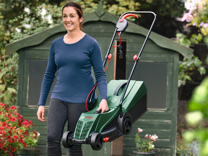 Bosch EasyRotak 32-235 + Bosch EasyGrassCut 23 product in use