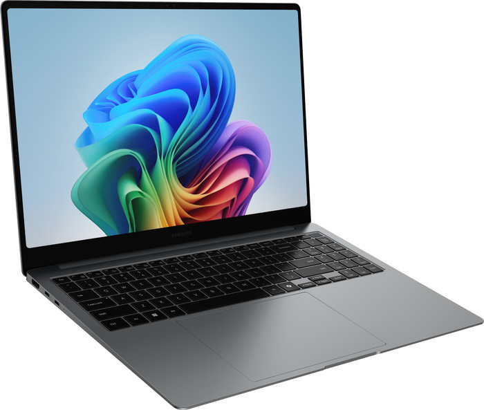 Samsung Galaxy Book5 Pro OLED Copilot+ PC NP960XHA-KG2NL linkerkant