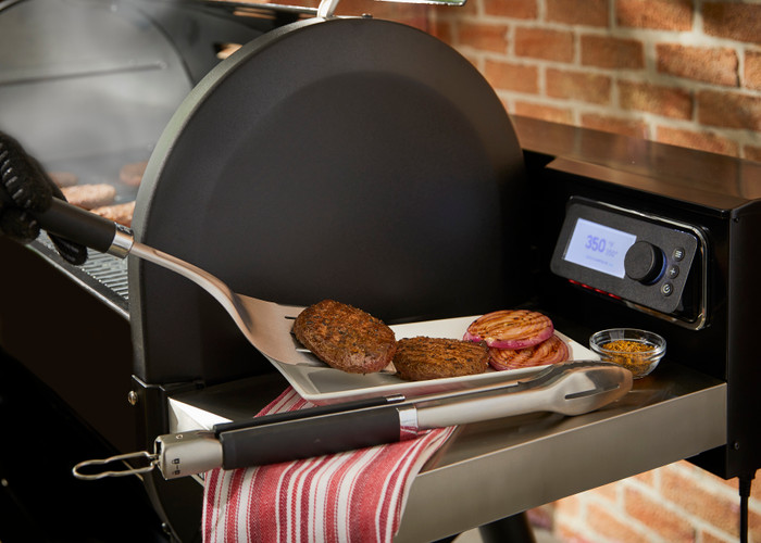 Weber Pulse 2000 Starterspakket product in gebruik
