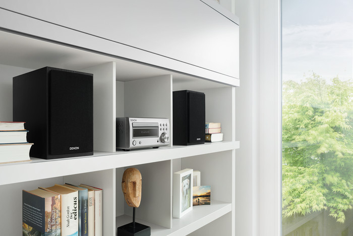 Denon D-M41DAB Zilver/Zwart product in gebruik