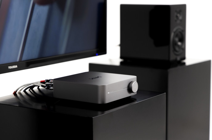 WiiM Amp Zilver product in gebruik