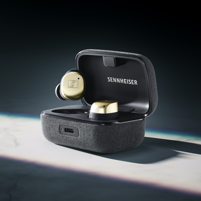 Sennheiser Momentum True Wireless 4 Goud product in gebruik