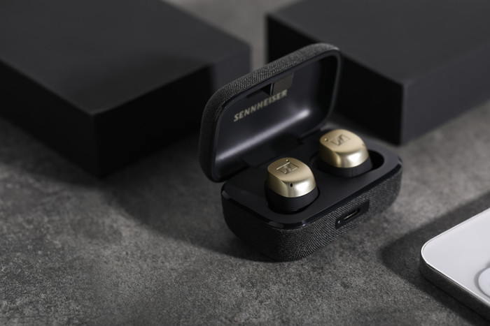 Sennheiser Momentum True Wireless 4 Goud product in gebruik