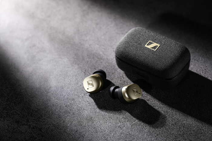 Sennheiser Momentum True Wireless 4 Goud product in gebruik