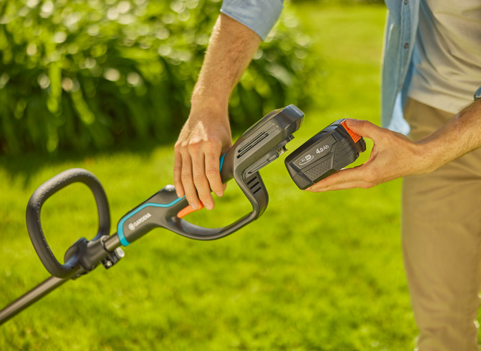 Gardena PowerMax 37/36V P4A Solo + Gardena PowerTrim 30/18V P4A Solo (zonder accu) product in gebruik