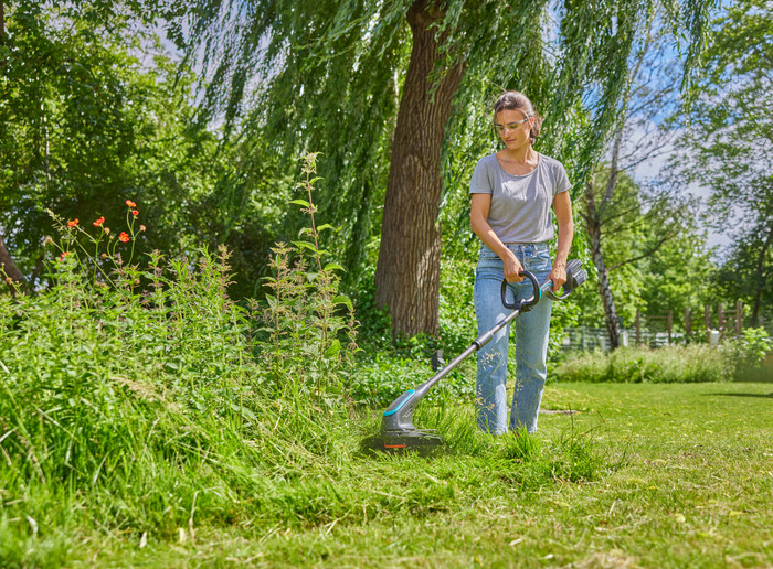 Gardena PowerMax 37/36V P4A Solo + Gardena PowerTrim 30/18V P4A Solo (zonder accu) product in gebruik