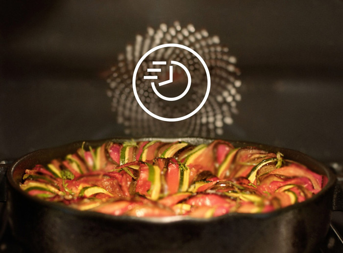 AEG TK8NK72WB MealAssist CombiQuick product in use