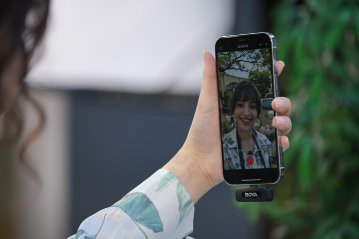 BOYA BY-V20 V2.0 (USB-C) product in use