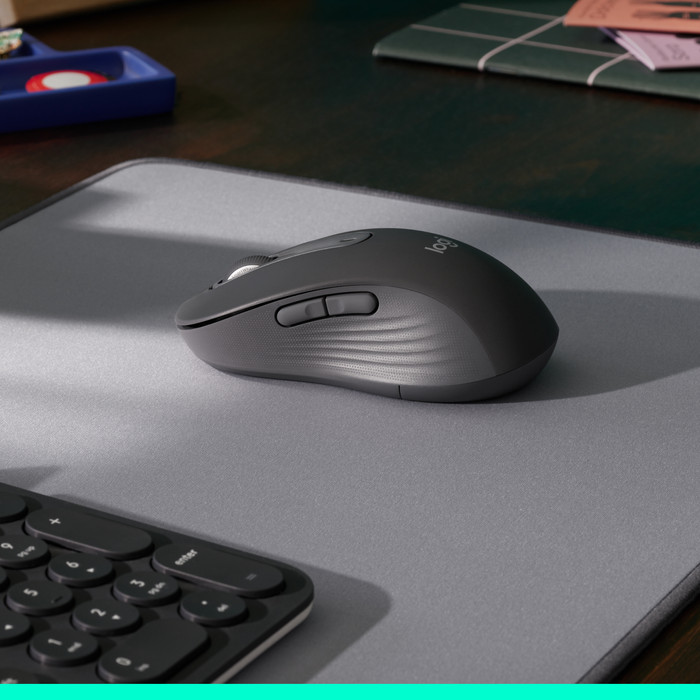 Logitech Signature M650 L Wireless Mouse Graphite product in use
