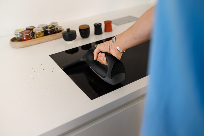 Kärcher WV 2 Universal Extra+ Black product in gebruik