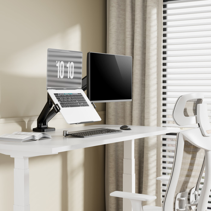 BlueBuilt Universal Laptop Holder for Monitor Arms product in use