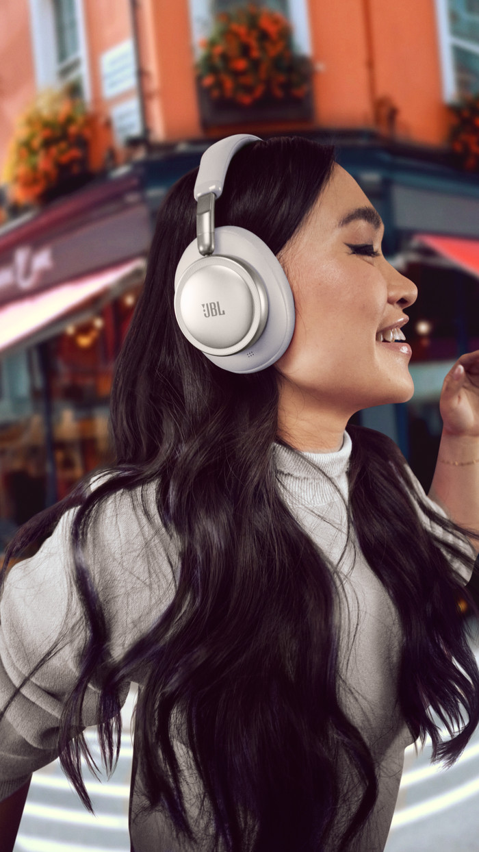 JBL Live 780NC Champagne produit à l'usage