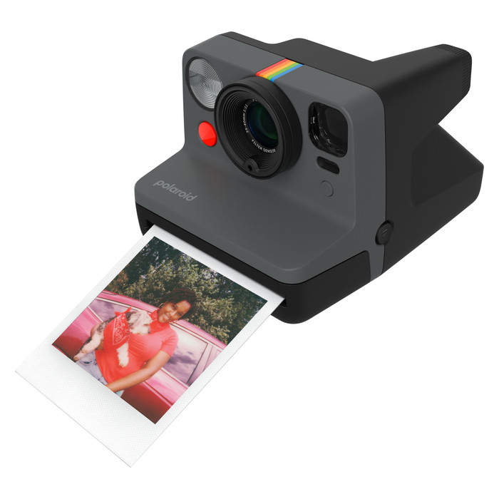 Polaroid Now 3 Zwart + Color Film (8 stuks) product in gebruik