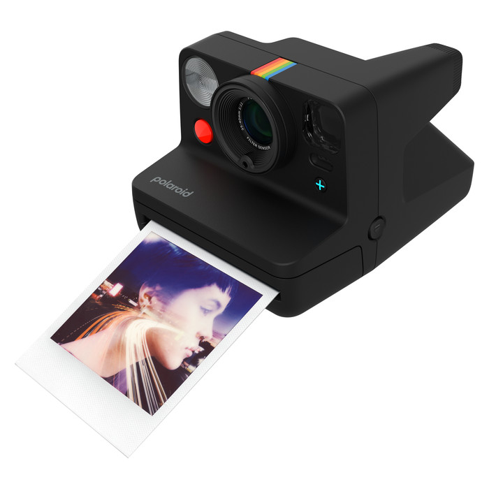 Polaroid Now+ 3 Zwart + Color Film (8 stuks) product in gebruik
