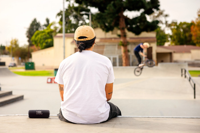 JBL Flip 7 Black product in use