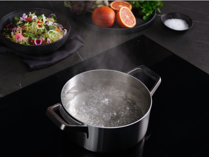 AEG TO64IA0AFB product in use